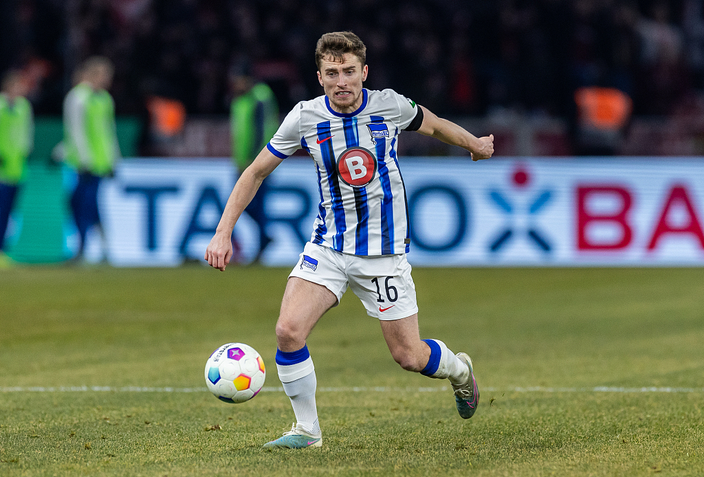 爱游戏-柏林赫塔主场作战瞄准三分进军前四的简单介绍